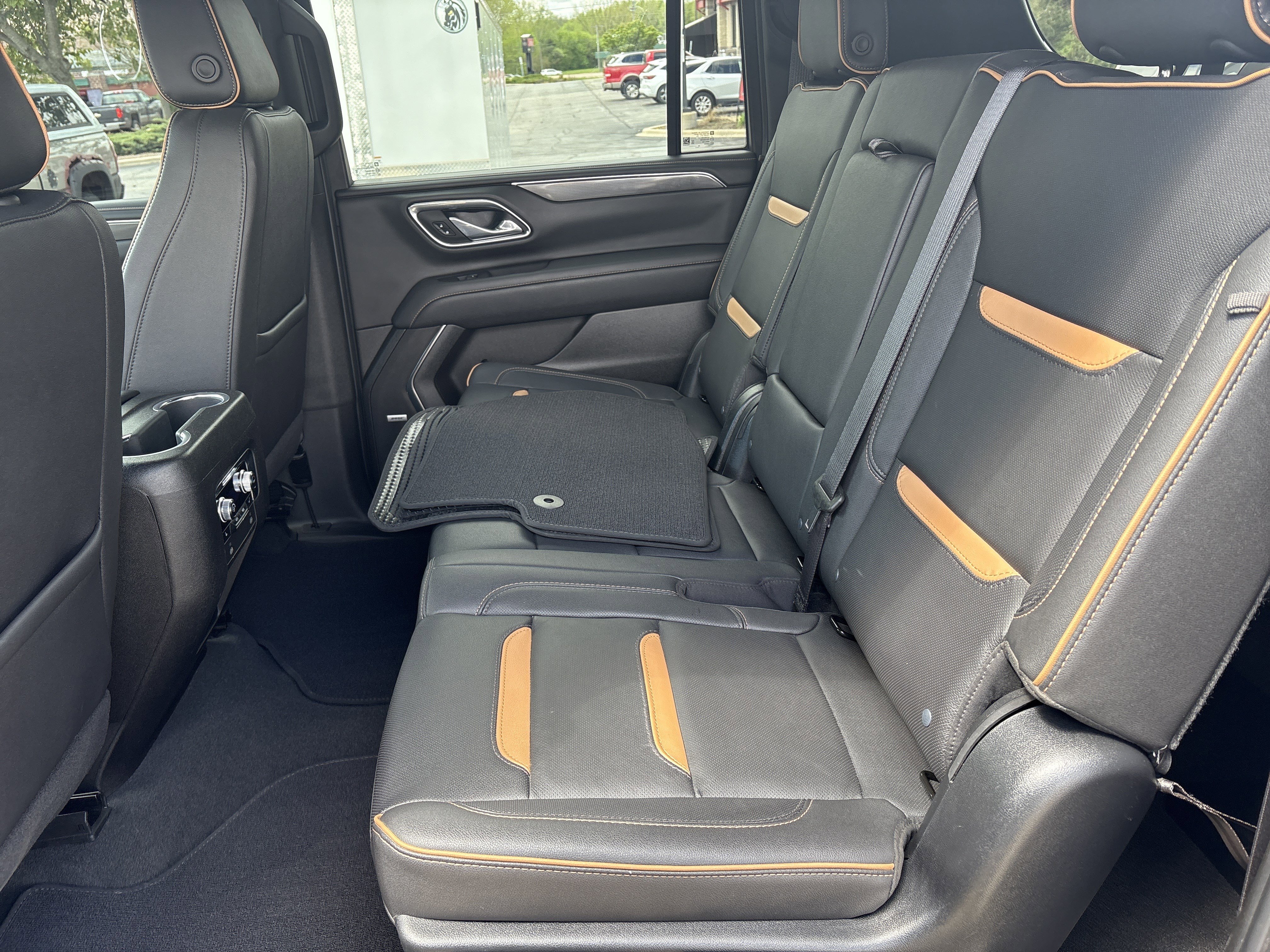 Used 2023 GMC Yukon XL AT4 AWD/4WD image 14