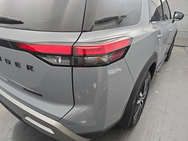 Used 2024 Nissan Pathfinder Platinum image 19