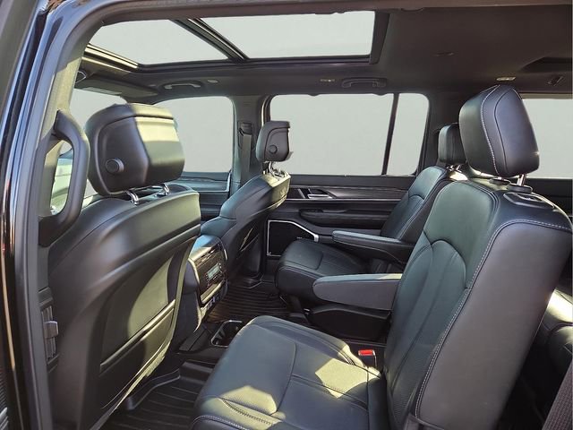 Used 2024 Jeep Wagoneer Series III w/ Premium Group I image 9