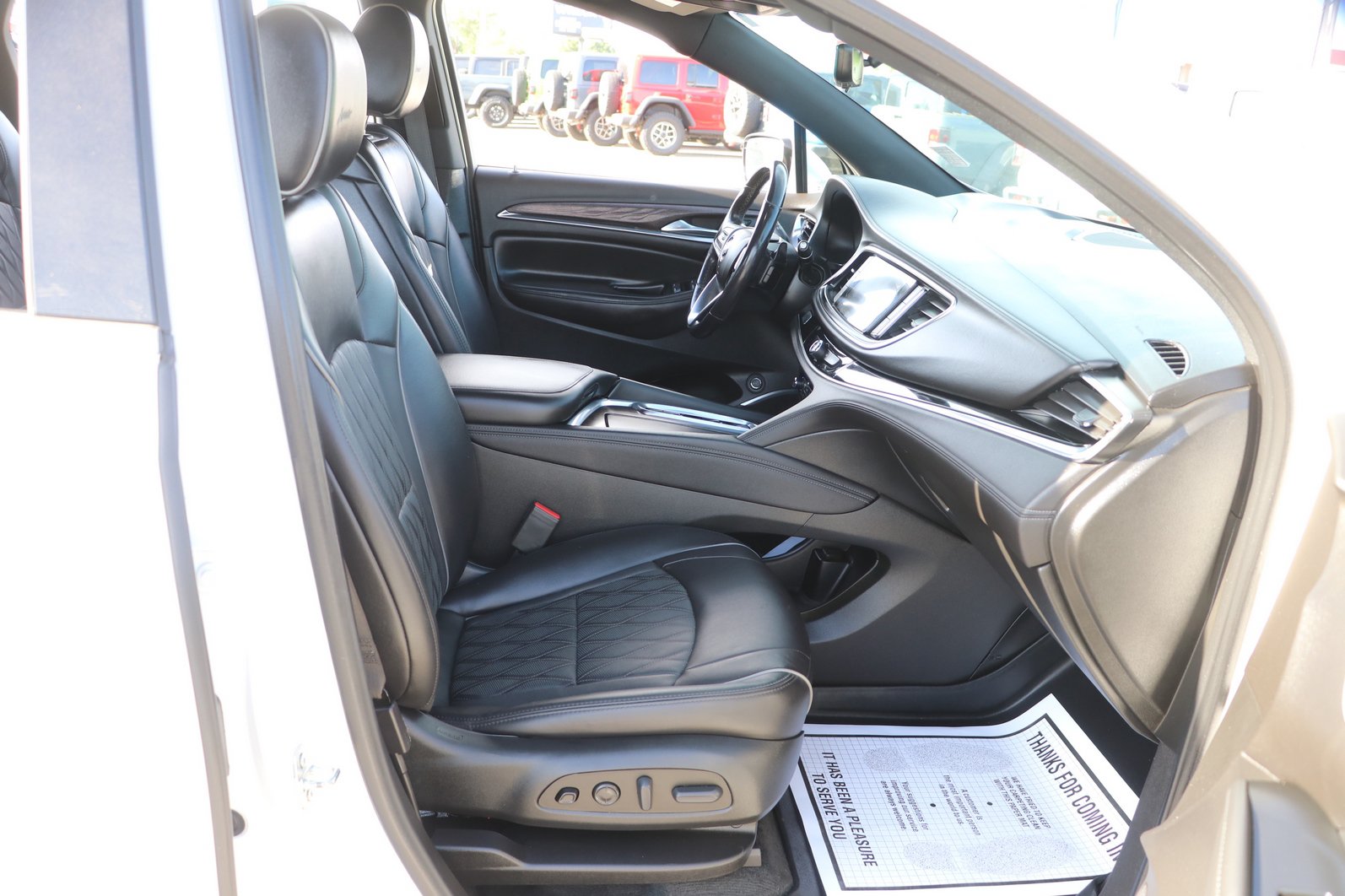 Used 2022 Buick Enclave Avenir w/ Avenir Technology Package AWD/4WD image 36