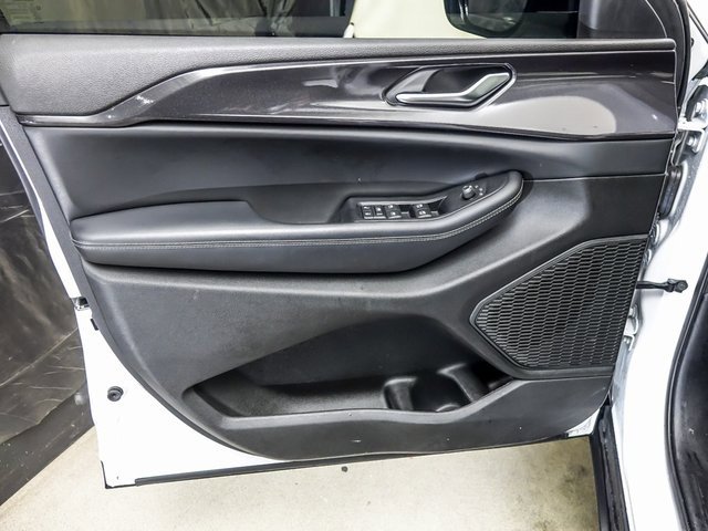 Used 2023 Jeep Grand Cherokee L Laredo image 25