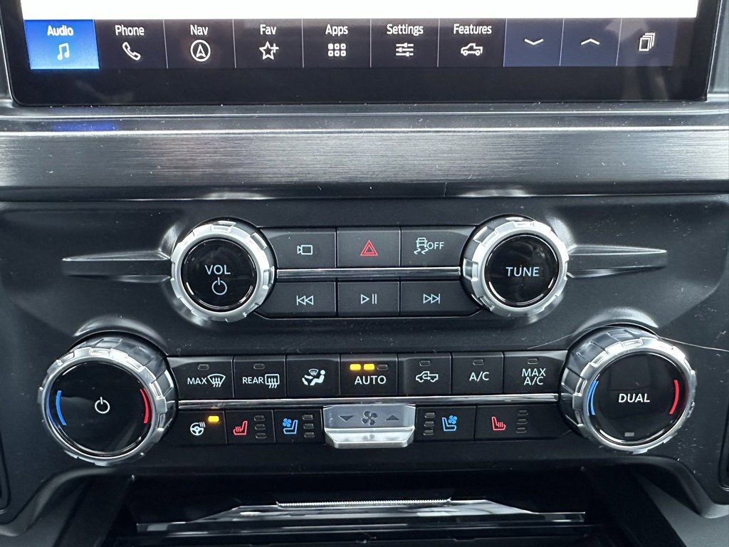 New 2026 Ford F350 Lariat w/ Black Appearance Package image 22