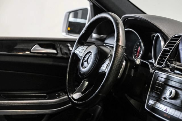 Used 2017 Mercedes-Benz GLS 550 4MATIC image 21