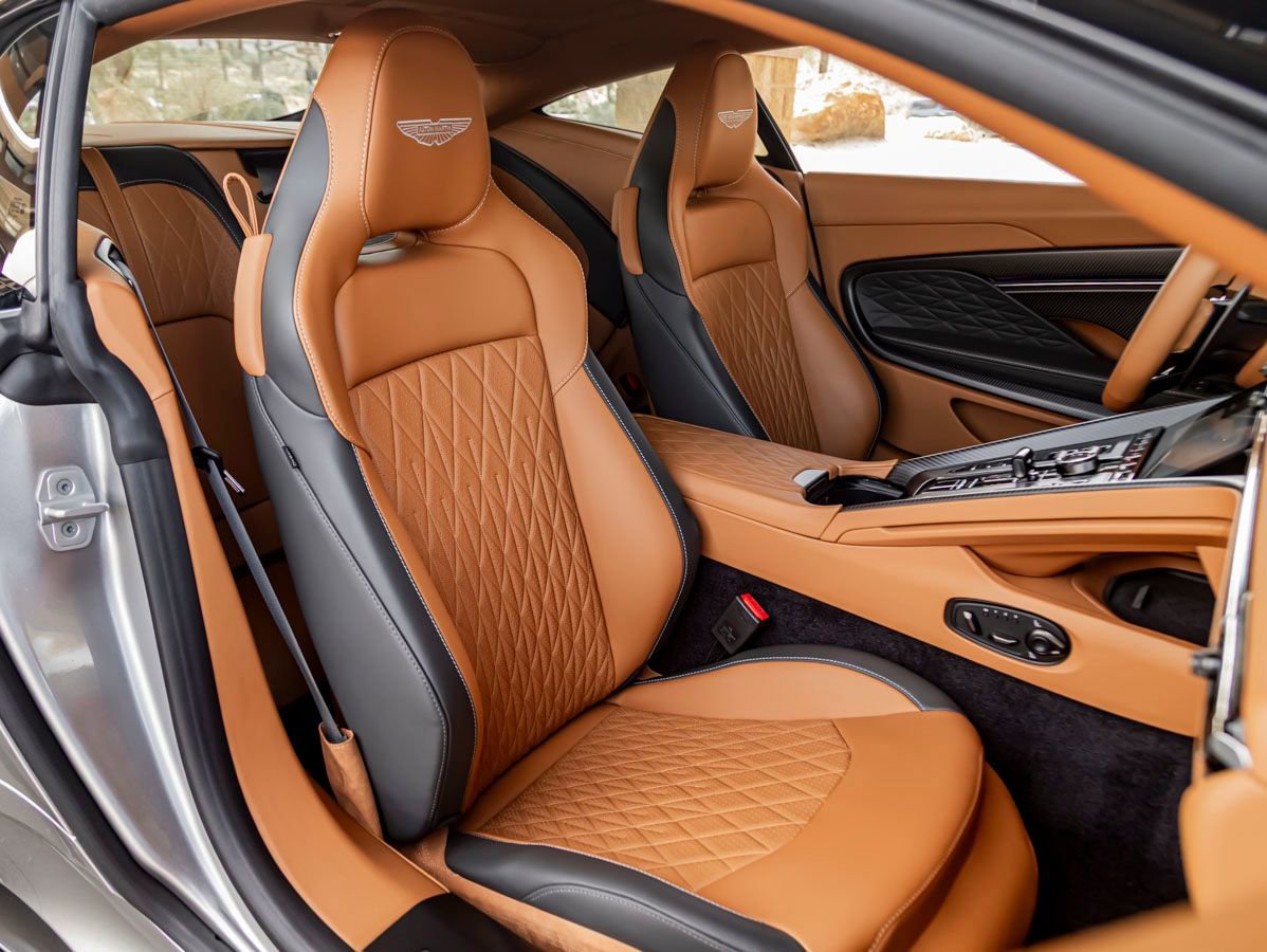 Used 2024 Aston Martin DB12 Coupe image 22