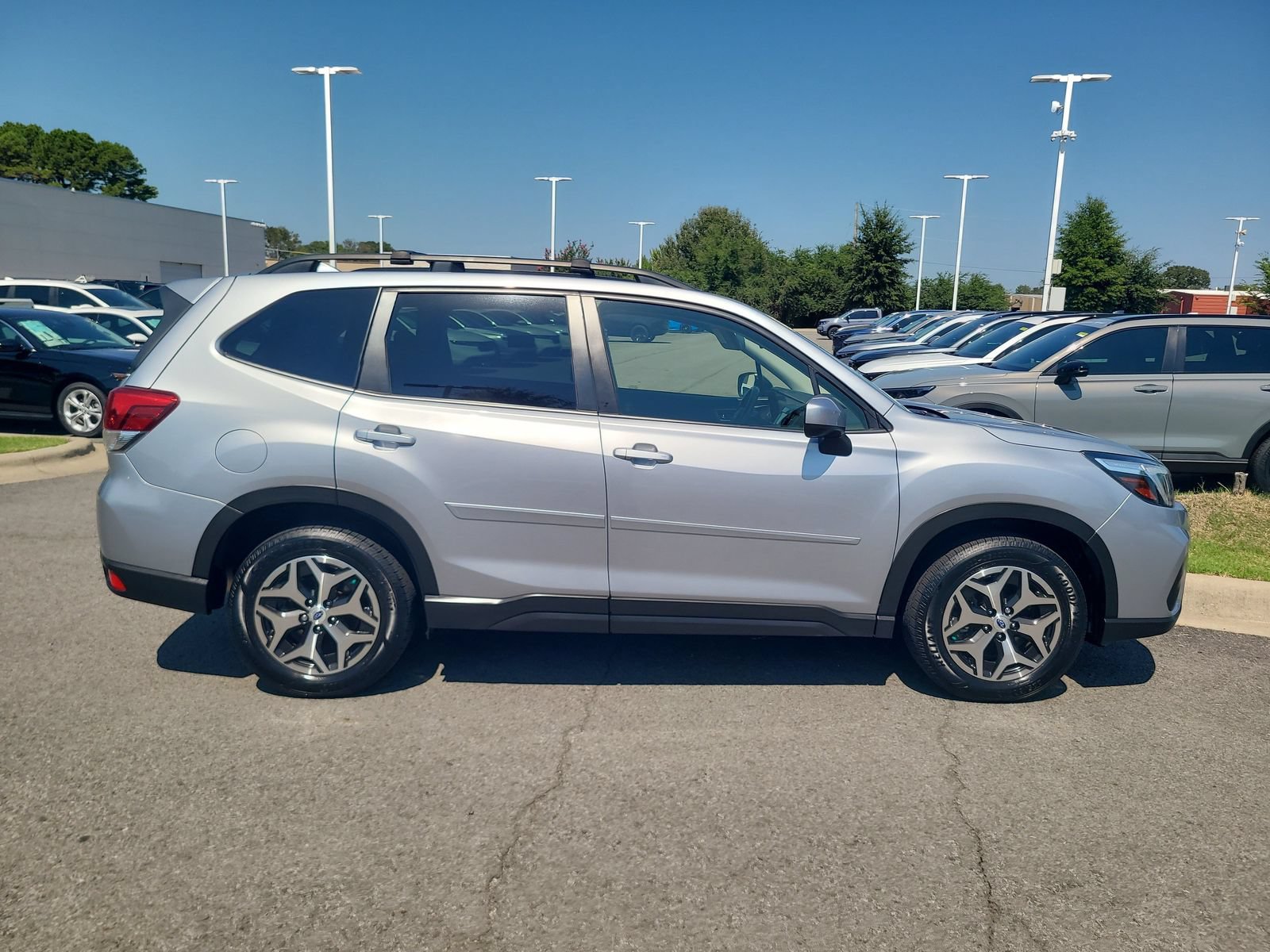 Used 2021 Subaru Forester Premium AWD/4WD image 2