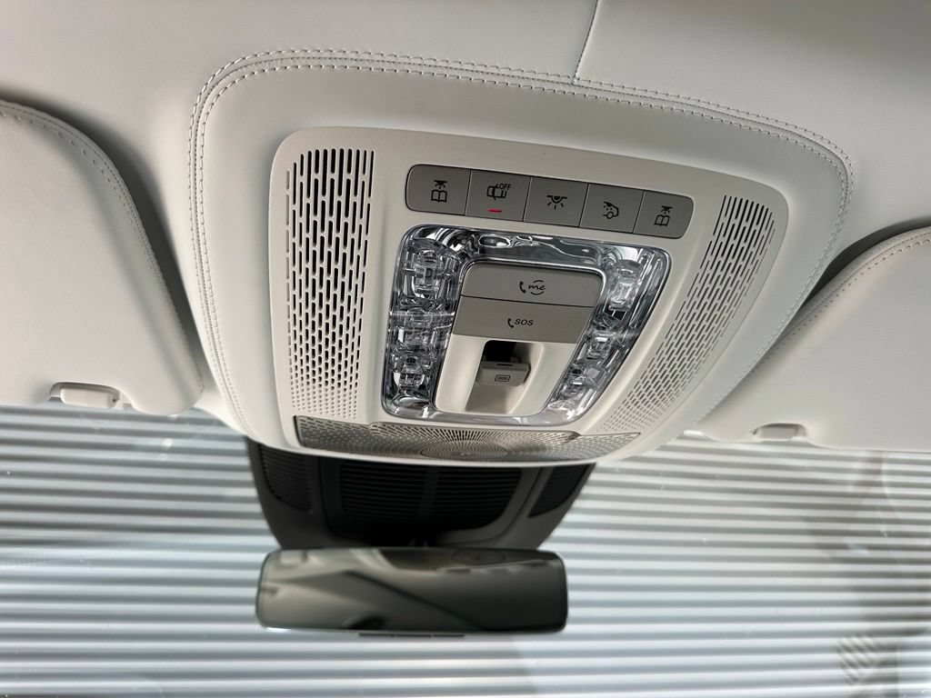 Used 2025 Mercedes-Benz Maybach GLS 600 4MATIC image 35