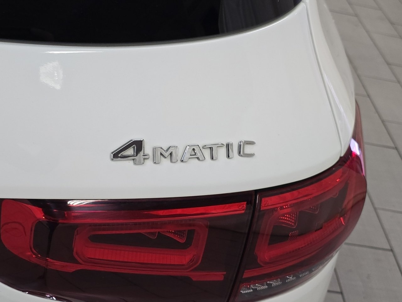 Used 2022 Mercedes-Benz GLB 250 4MATIC image 9