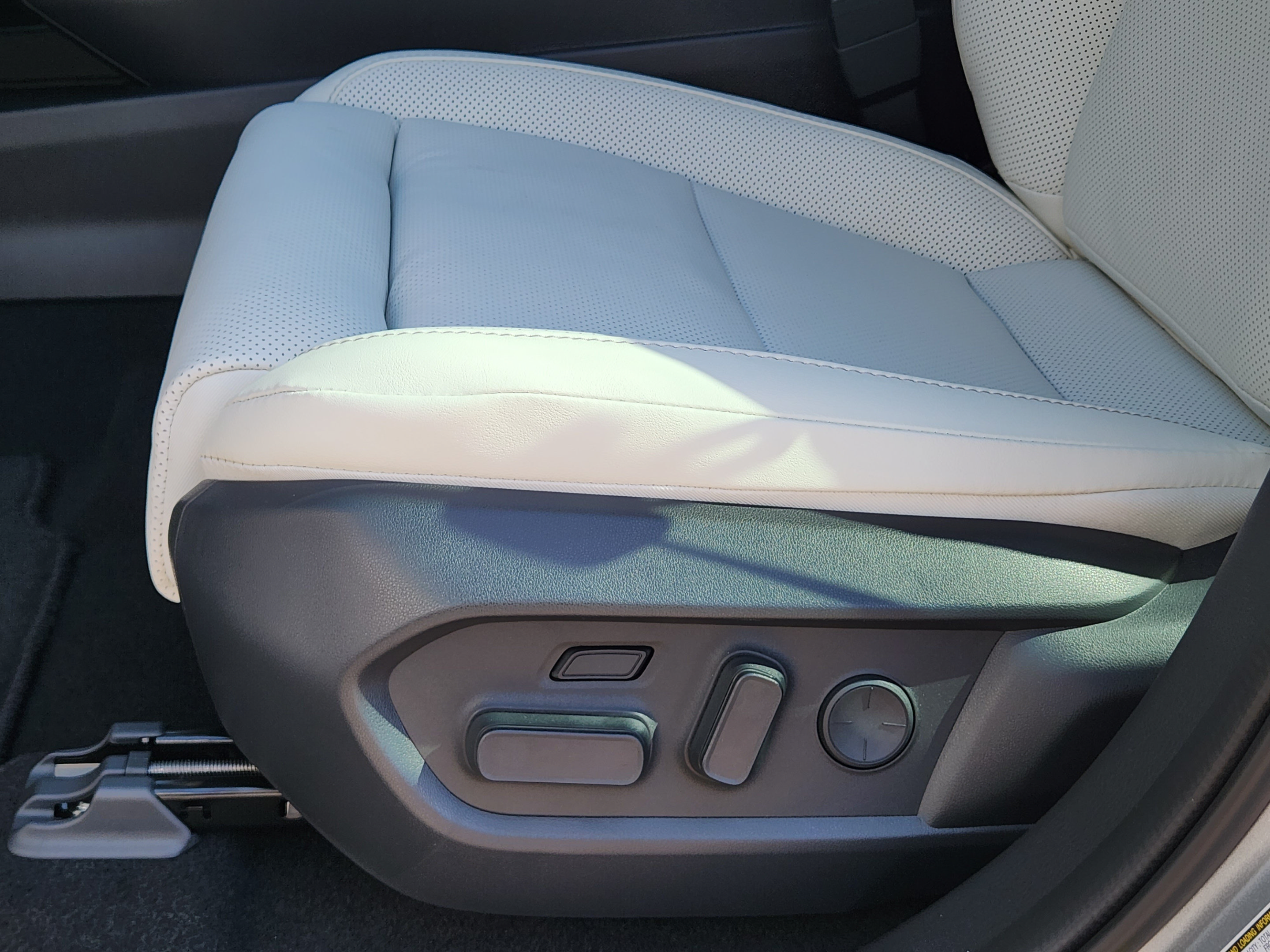 New 2026 Lexus ES 350e FWD image 15