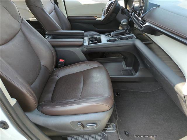 Used 2021 Toyota Sienna Platinum image 21