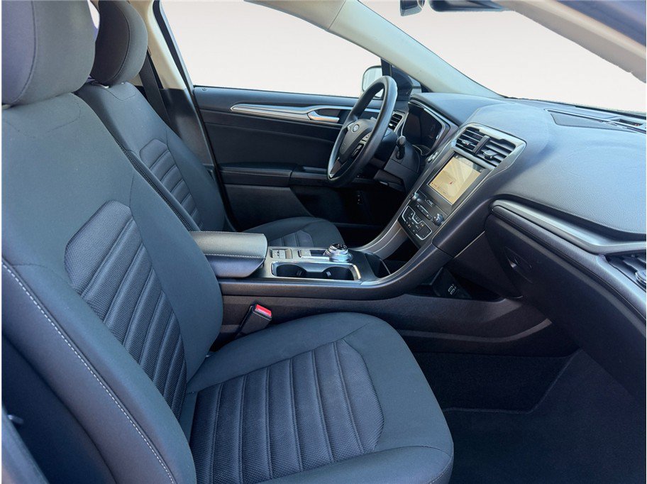 Used 2019 Ford Fusion SE FWD image 16