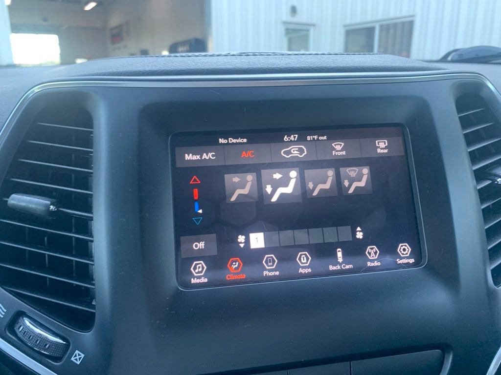 Used 2019 Jeep Cherokee Latitude w/ Popular Appearance Group AWD/4WD image 17