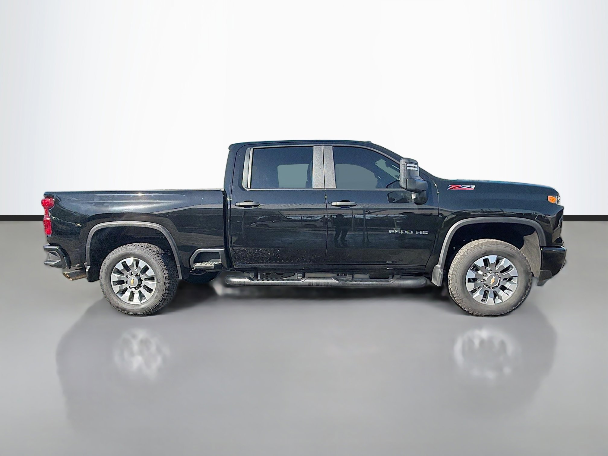 Used 2025 Chevrolet Silverado 2500 Custom w/ Custom Value Package image 2