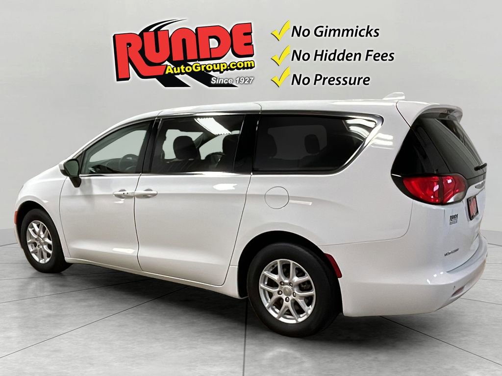 Used 2020 Chrysler Voyager LX FWD image 3