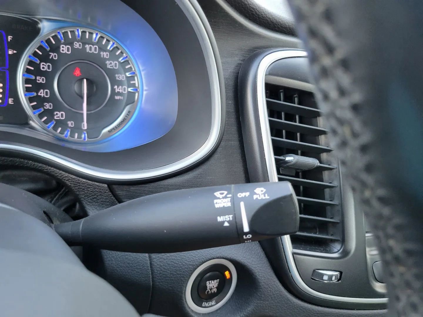 Used 2015 Chrysler 200 Limited w/ Convenience Group image 29