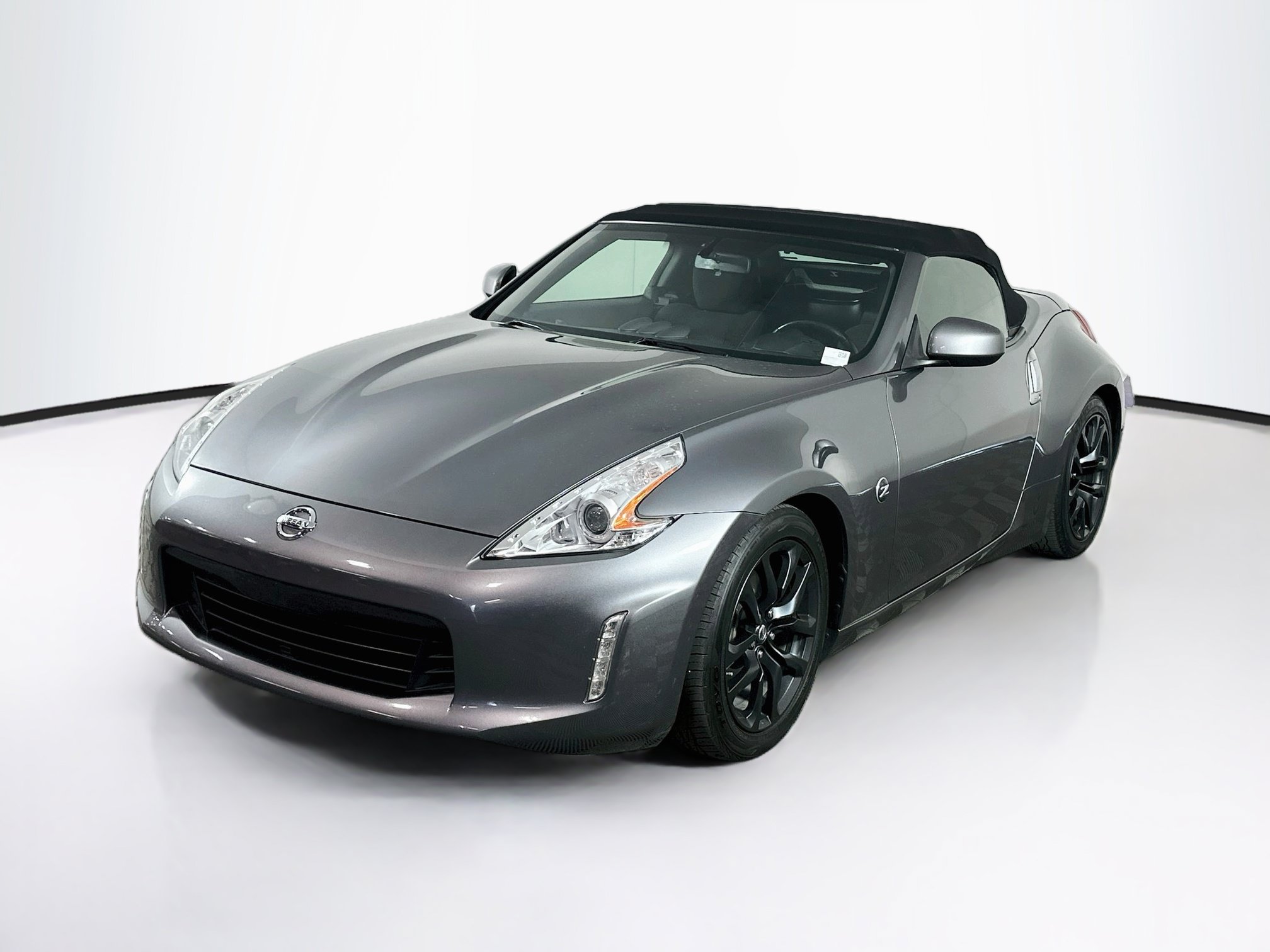 Used 2016 Nissan 370Z Roadster RWD image 3