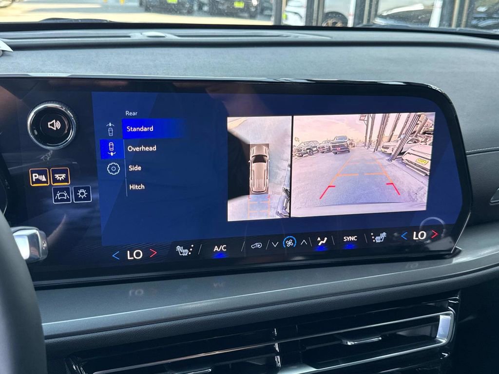 New 2026 Chevrolet Traverse LT w/ Driver Confidence Package FWD image 24