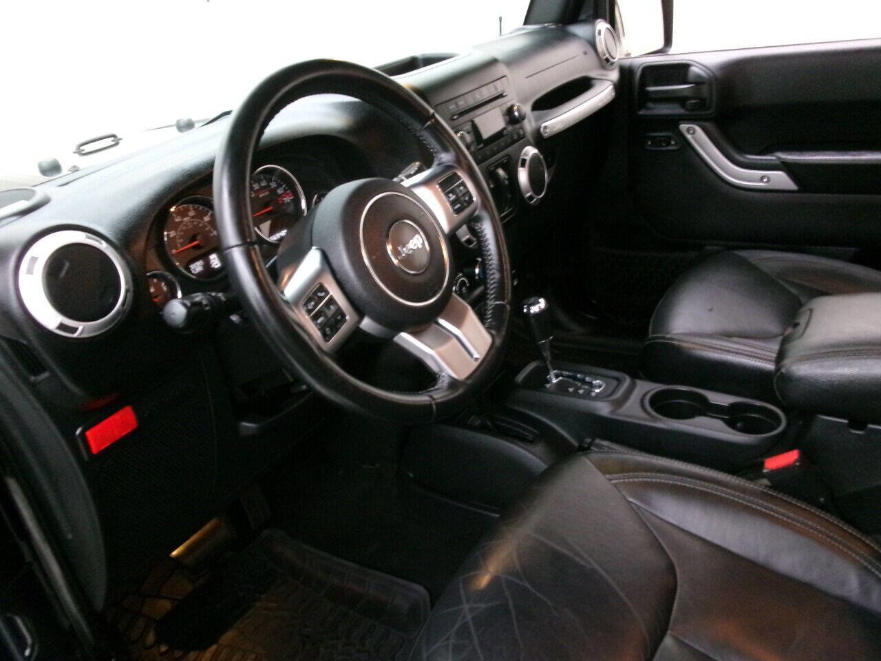 Used 2016 Jeep Wrangler Unlimited Rubicon image 16