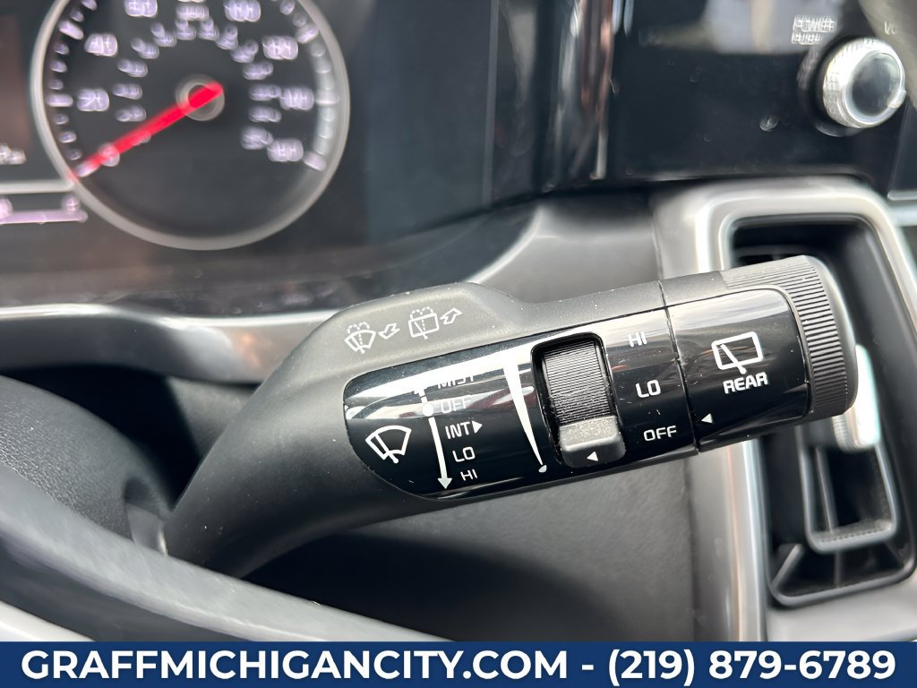 Used 2023 Kia Sorento LX FWD image 16