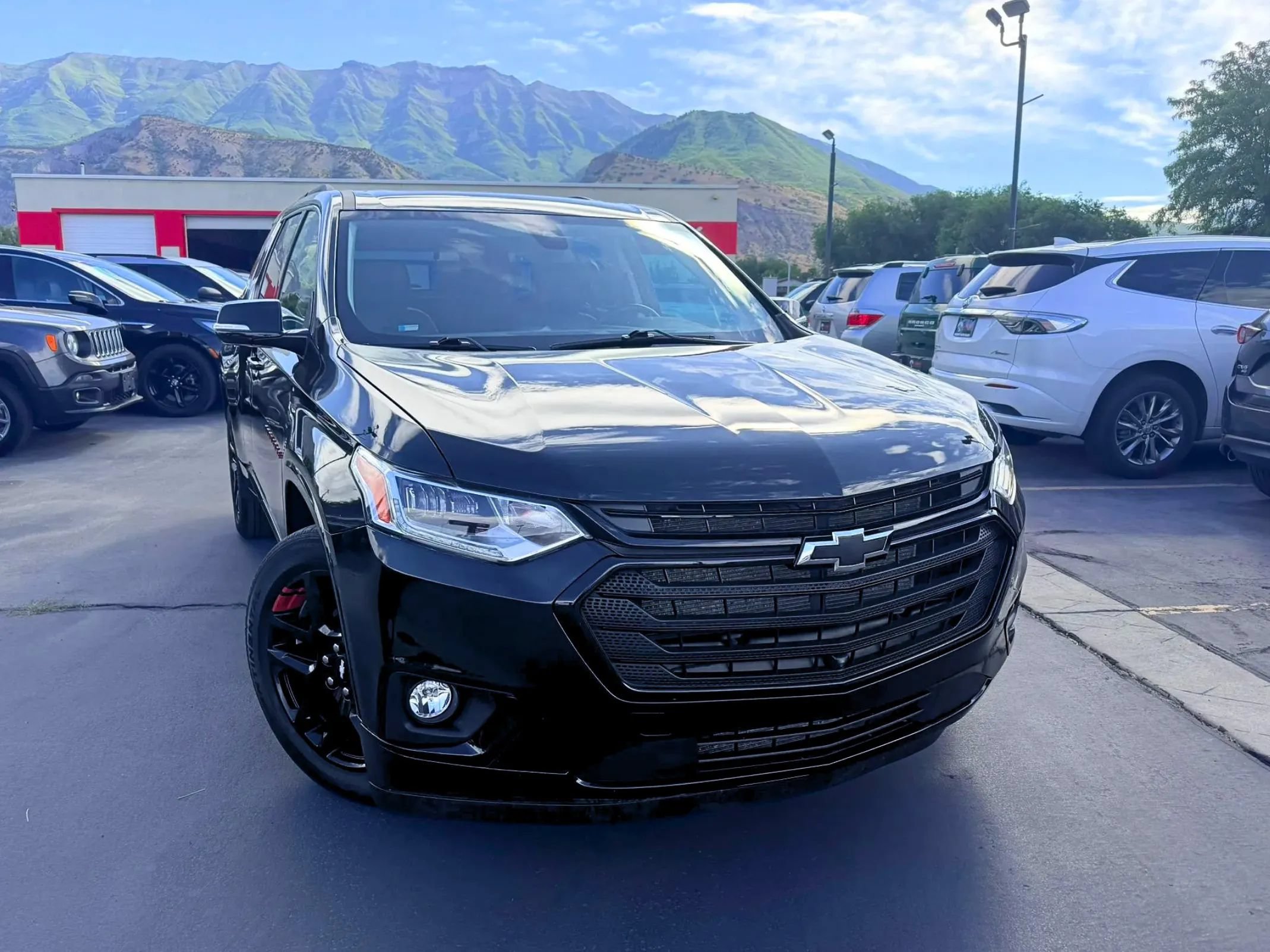 Used 2021 Chevrolet Traverse Premier w/ Redline Edition AWD/4WD image 2
