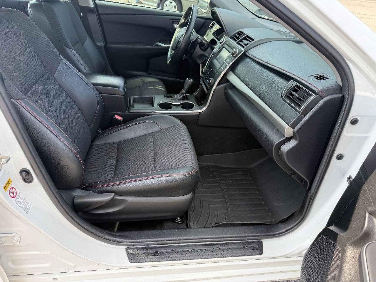 Used 2017 Toyota Camry SE FWD image 10