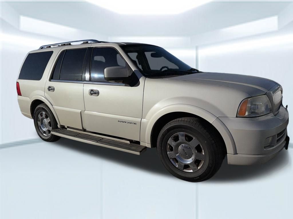 Used 2005 Lincoln Navigator Luxury image 10