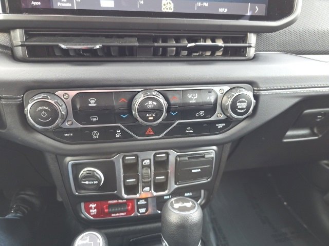 Used 2024 Jeep Wrangler Unlimited Rubicon image 26