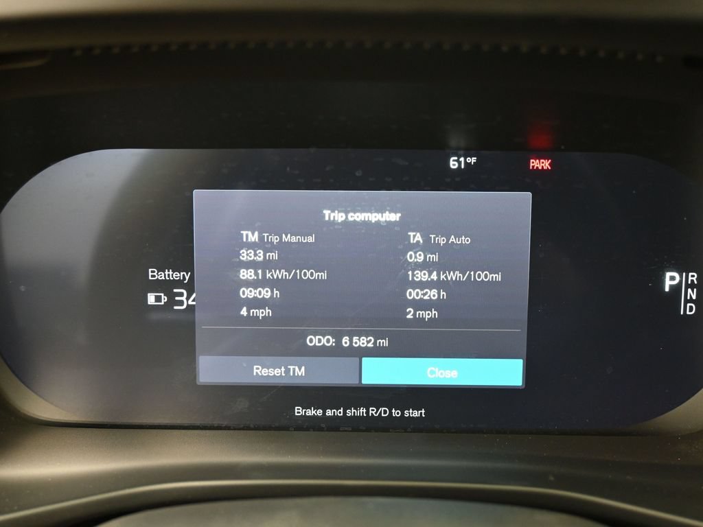 Used 2025 Volvo EX40 Core AWD/4WD image 21