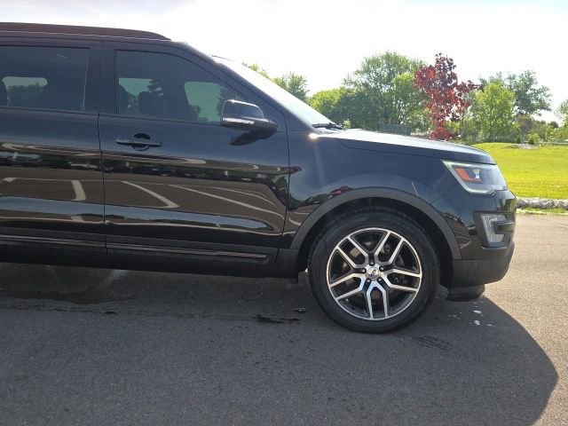 Used 2017 Ford Explorer Sport AWD/4WD image 4