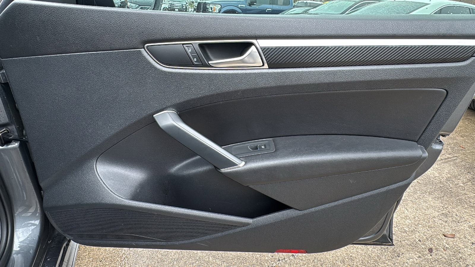 Used 2017 Volkswagen Passat 1.8T R-Line w/ R-Line Lighting Package image 29