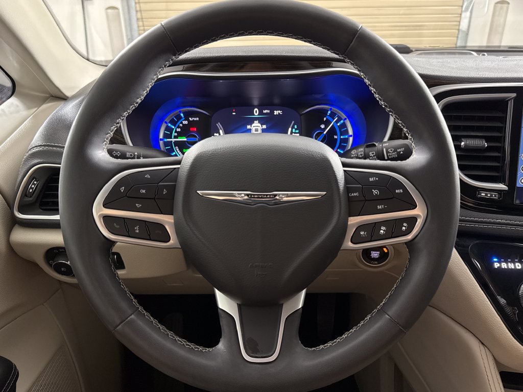Used 2023 Chrysler Pacifica Limited FWD image 13