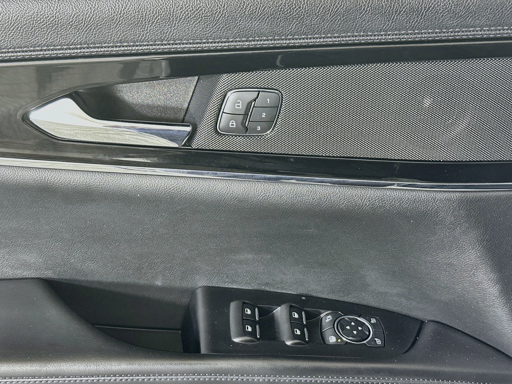 Used 2023 Lincoln Nautilus AWD w/ Premium Package image 14