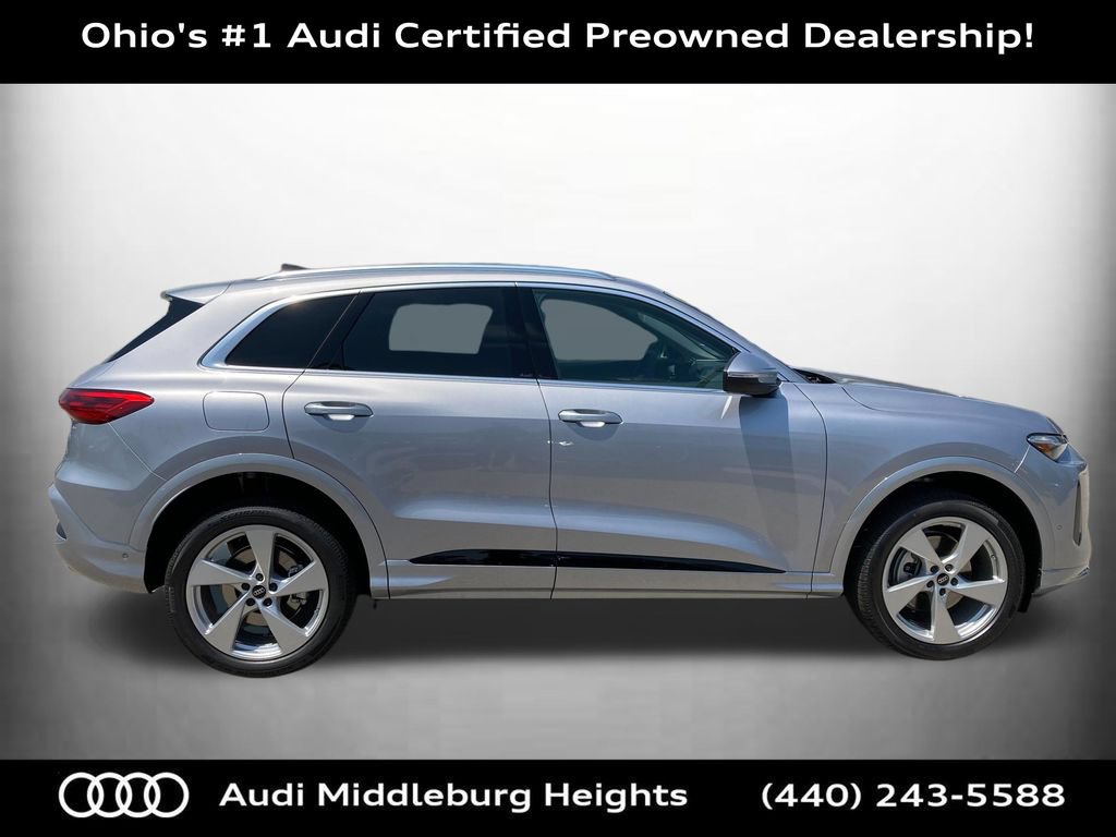 Certified 2025 Audi Q5 Premium w/ Convenience Package AWD/4WD image 2