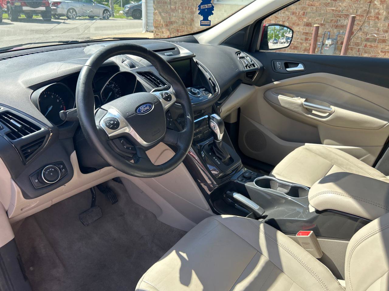 Used 2014 Ford Escape Titanium FWD image 17