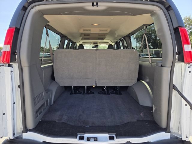 Used 2025 Chevrolet Express 3500 LT w/ LT Preferred Equipment Group RWD image 10