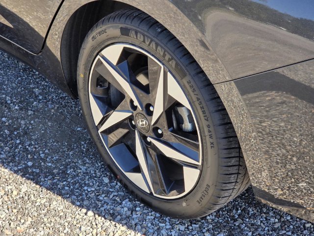 Used 2022 Hyundai Elantra Limited FWD image 8