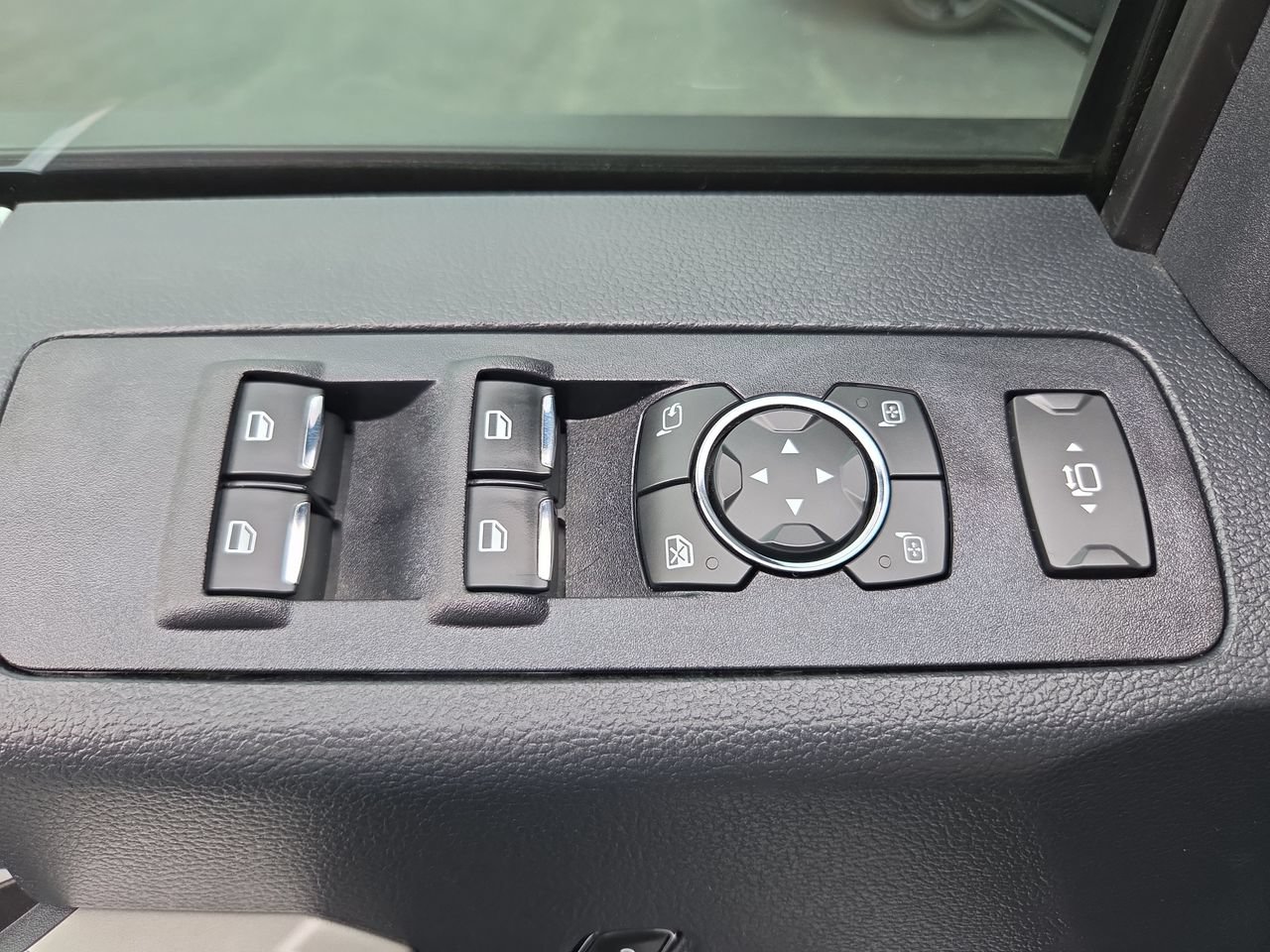Used 2022 Ford F250 Lariat w/ Tremor Off-Road Package AWD/4WD image 18