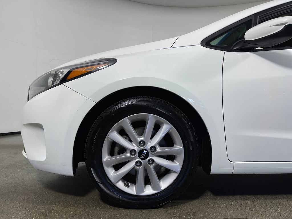 Used 2017 Kia Forte S image 11