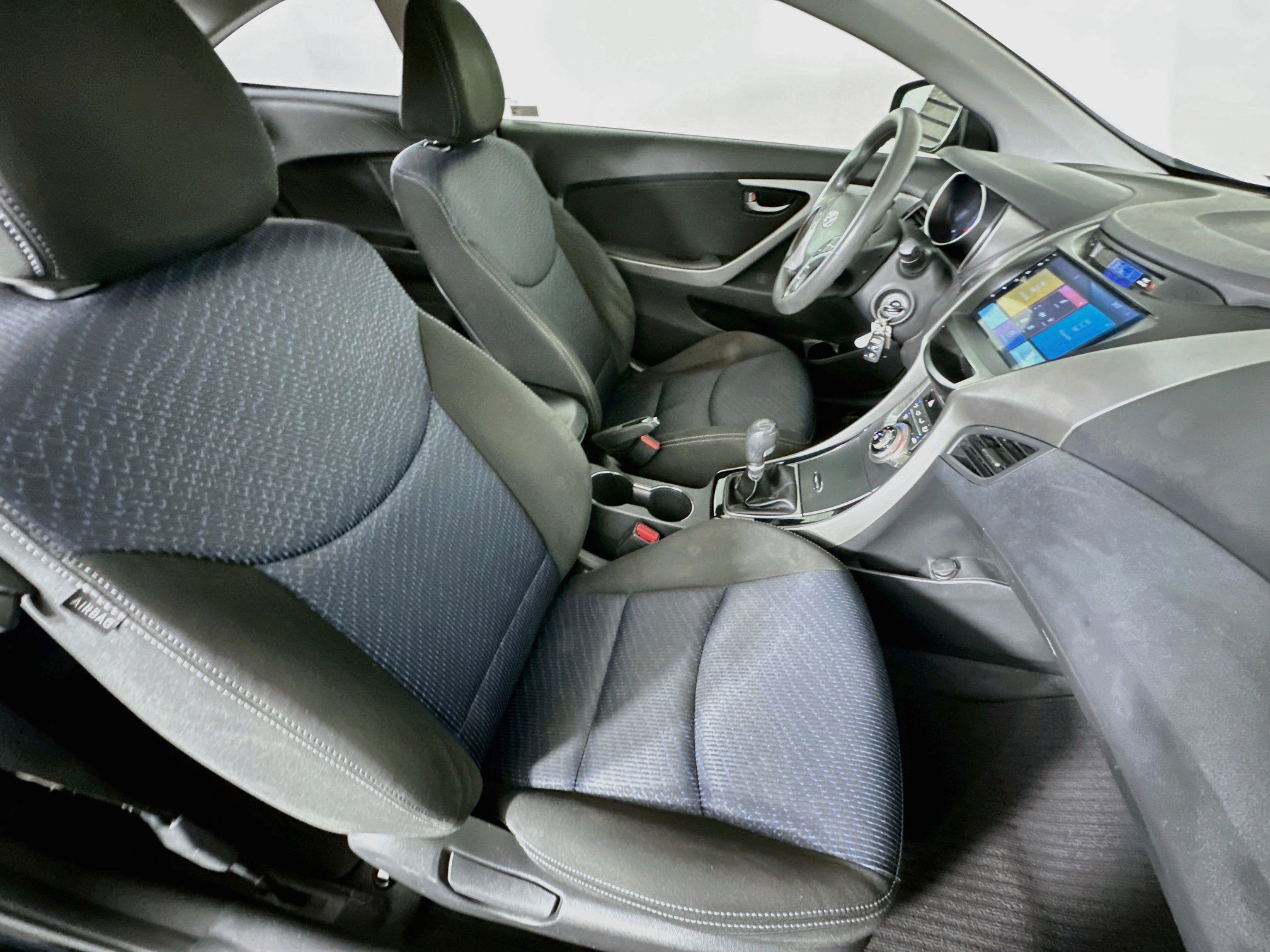 Used 2013 Hyundai Elantra FWD image 25