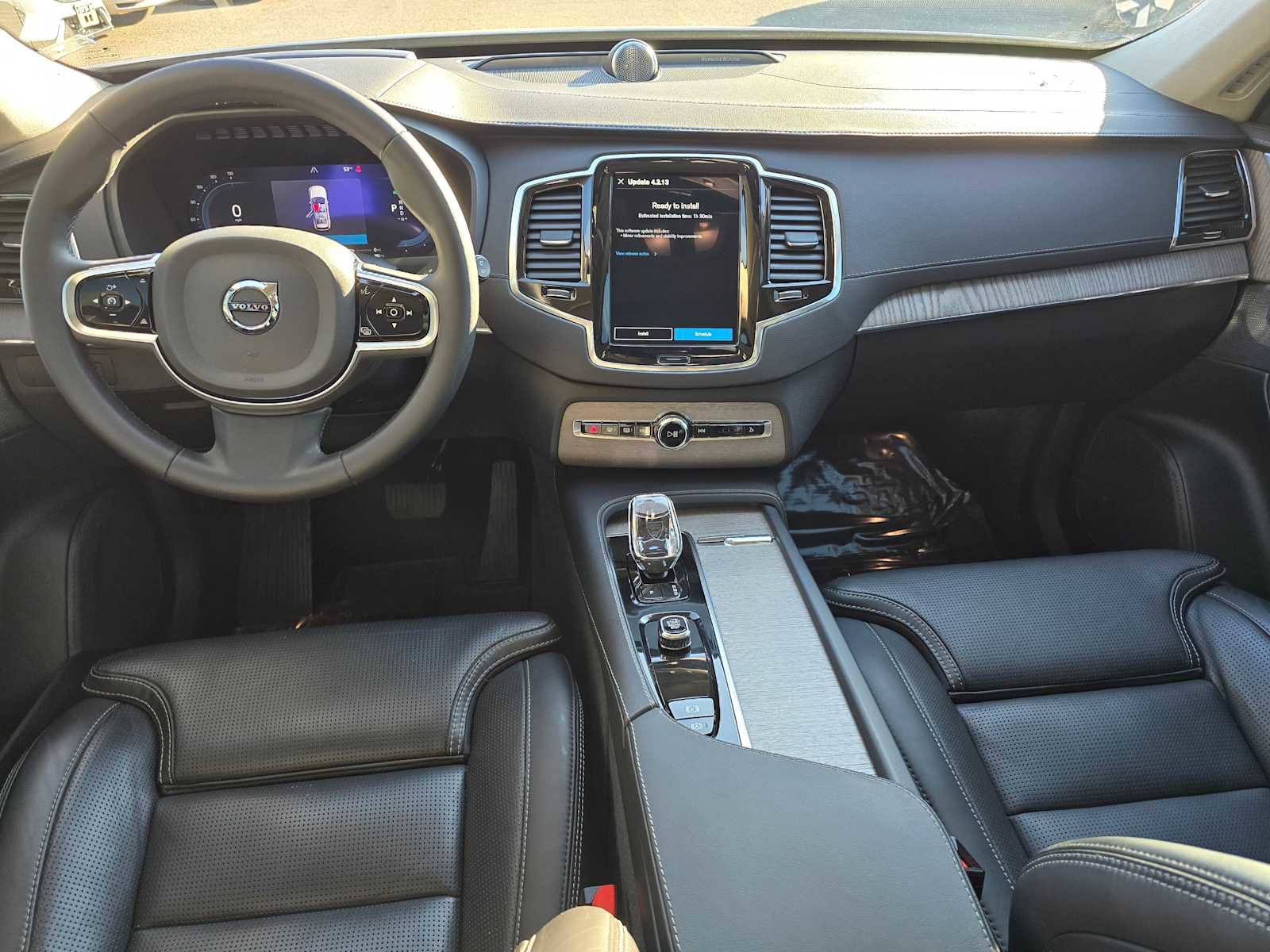 Certified 2024 Volvo XC90 T8 Ultimate w/ Lounge Package image 20