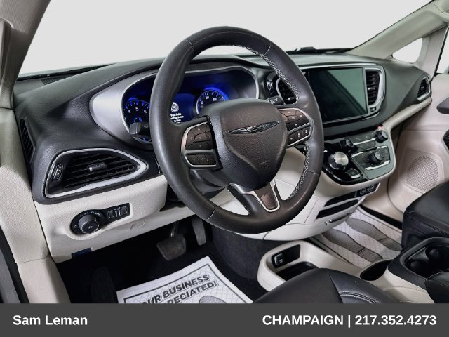 Used 2024 Chrysler Pacifica Touring-L FWD image 9