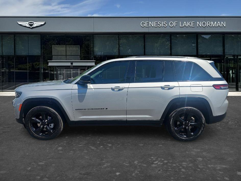 Used 2024 Jeep Grand Cherokee Limited w/ Luxury Tech Group II AWD/4WD image 7