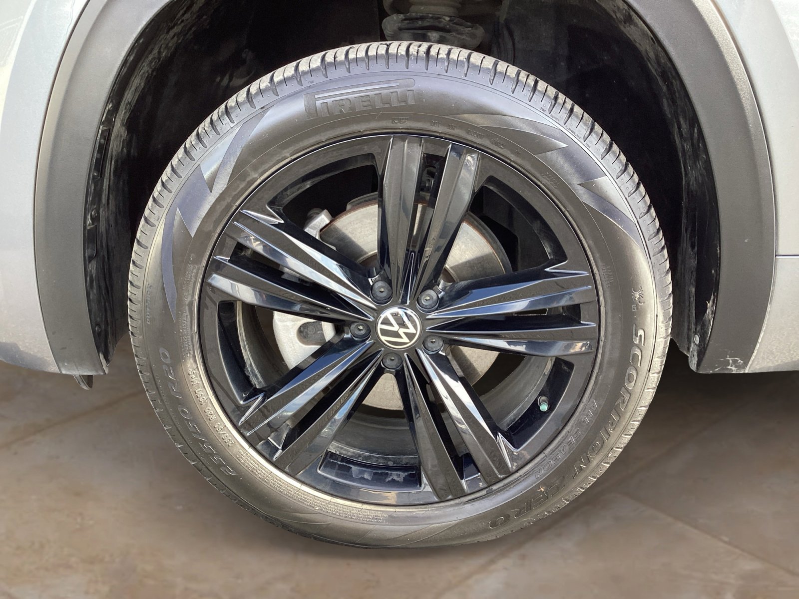 Used 2023 Volkswagen Atlas SEL R-Line image 36