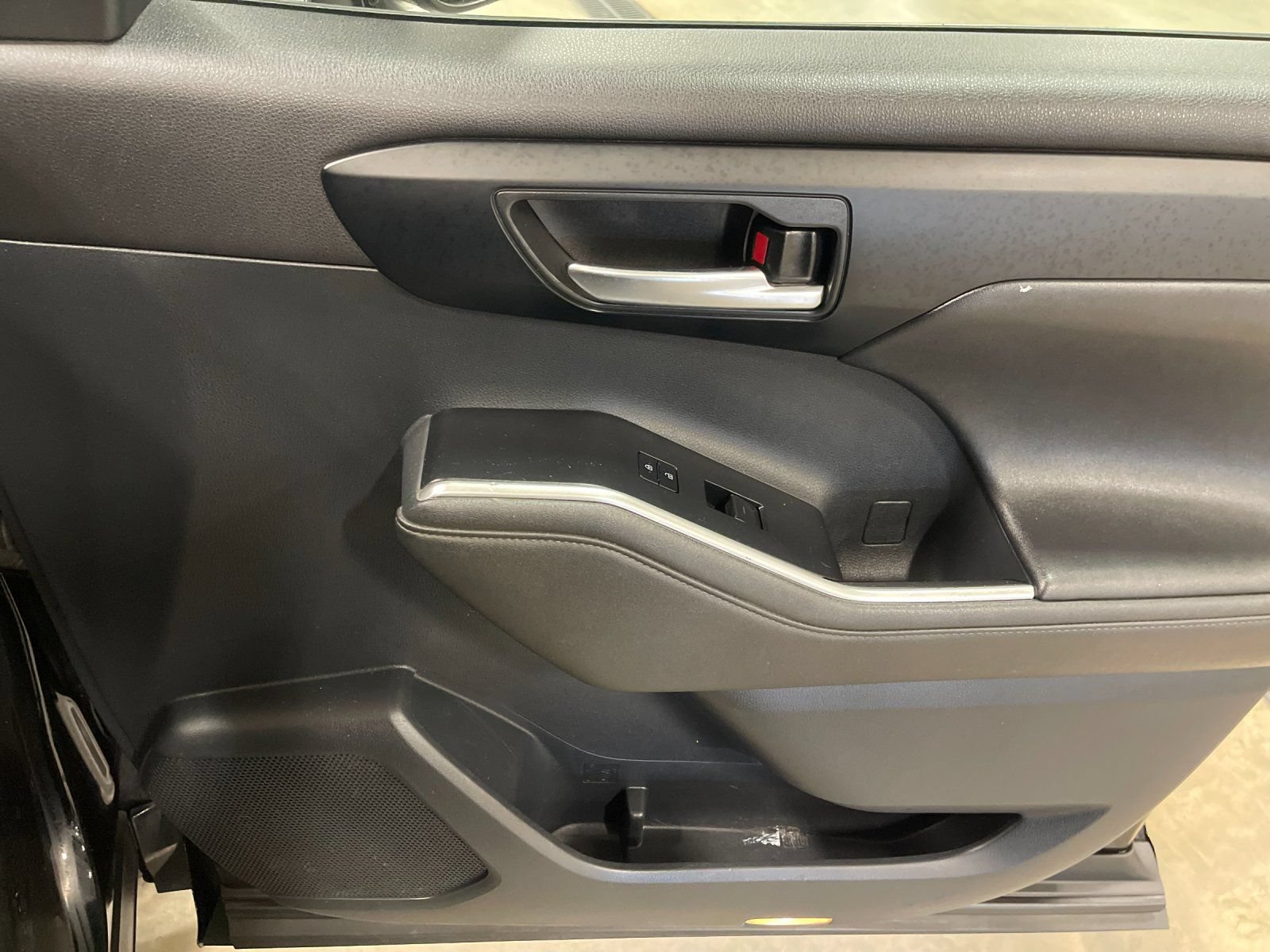 Used 2023 Toyota Highlander XSE FWD image 21