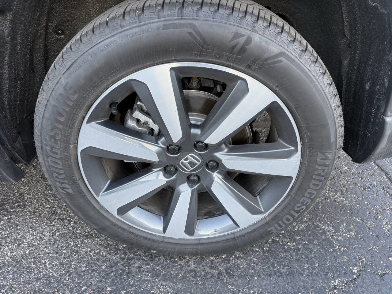 Used 2025 Honda Pilot Touring image 10