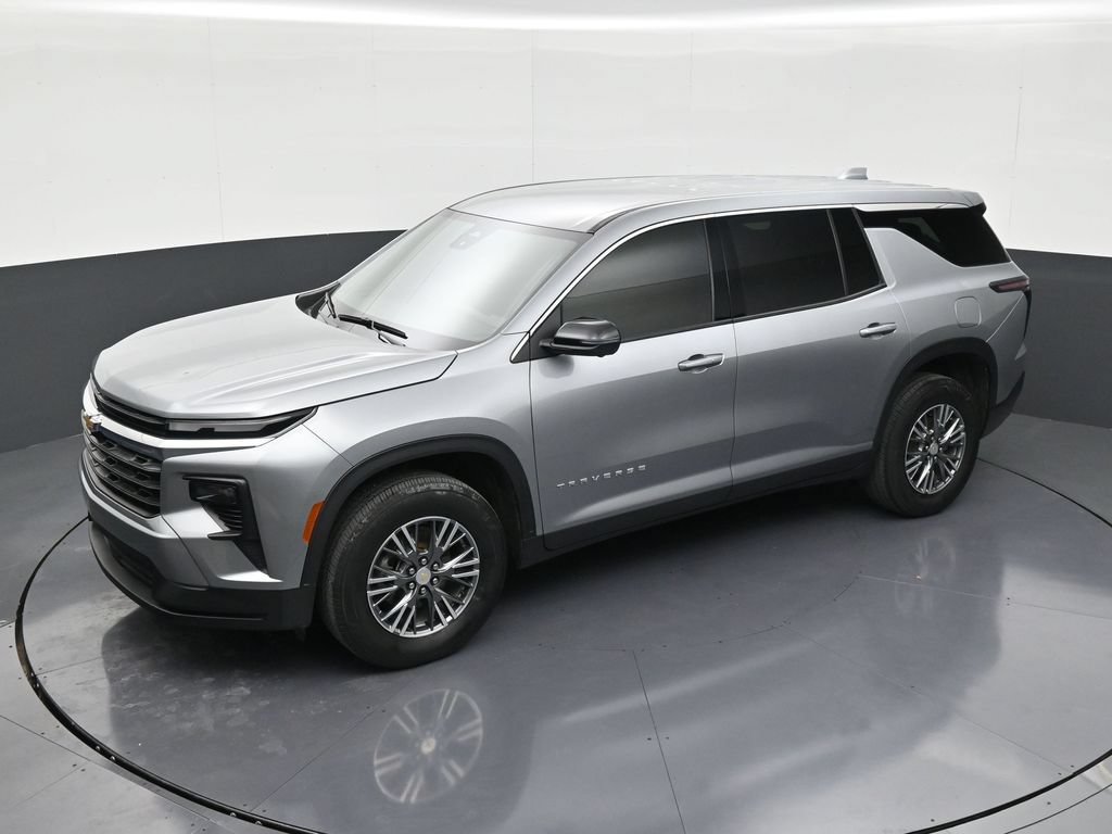 Used 2024 Chevrolet Traverse LS FWD image 12