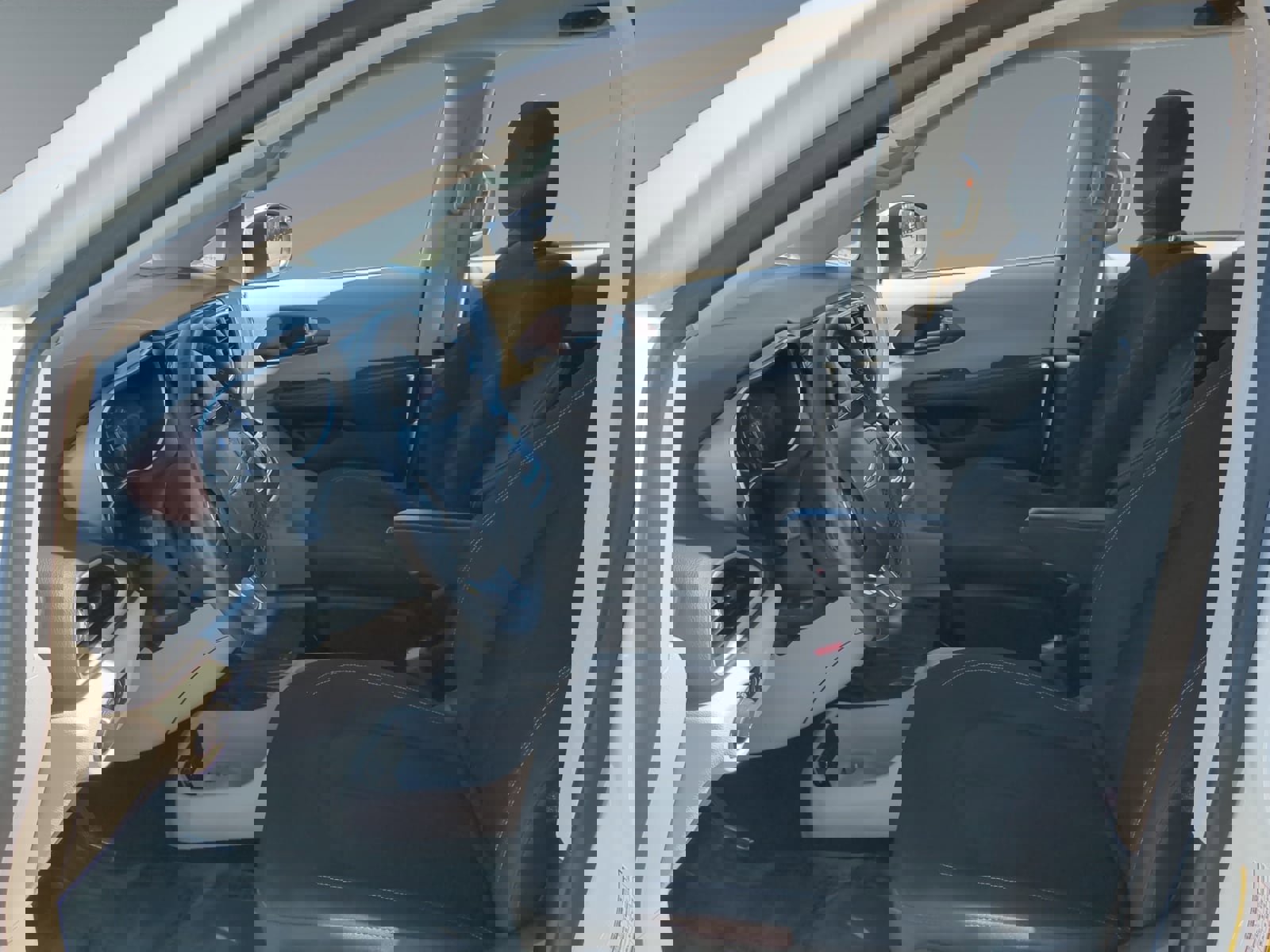 Used 2022 Chrysler Voyager LX image 9