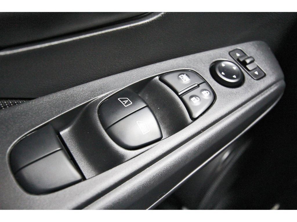Used 2025 Nissan Kicks Play S FWD image 19