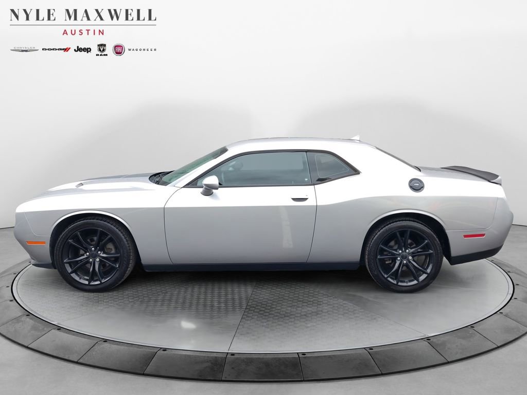 Used 2016 Dodge Challenger SXT w/ Blacktop Package image 10