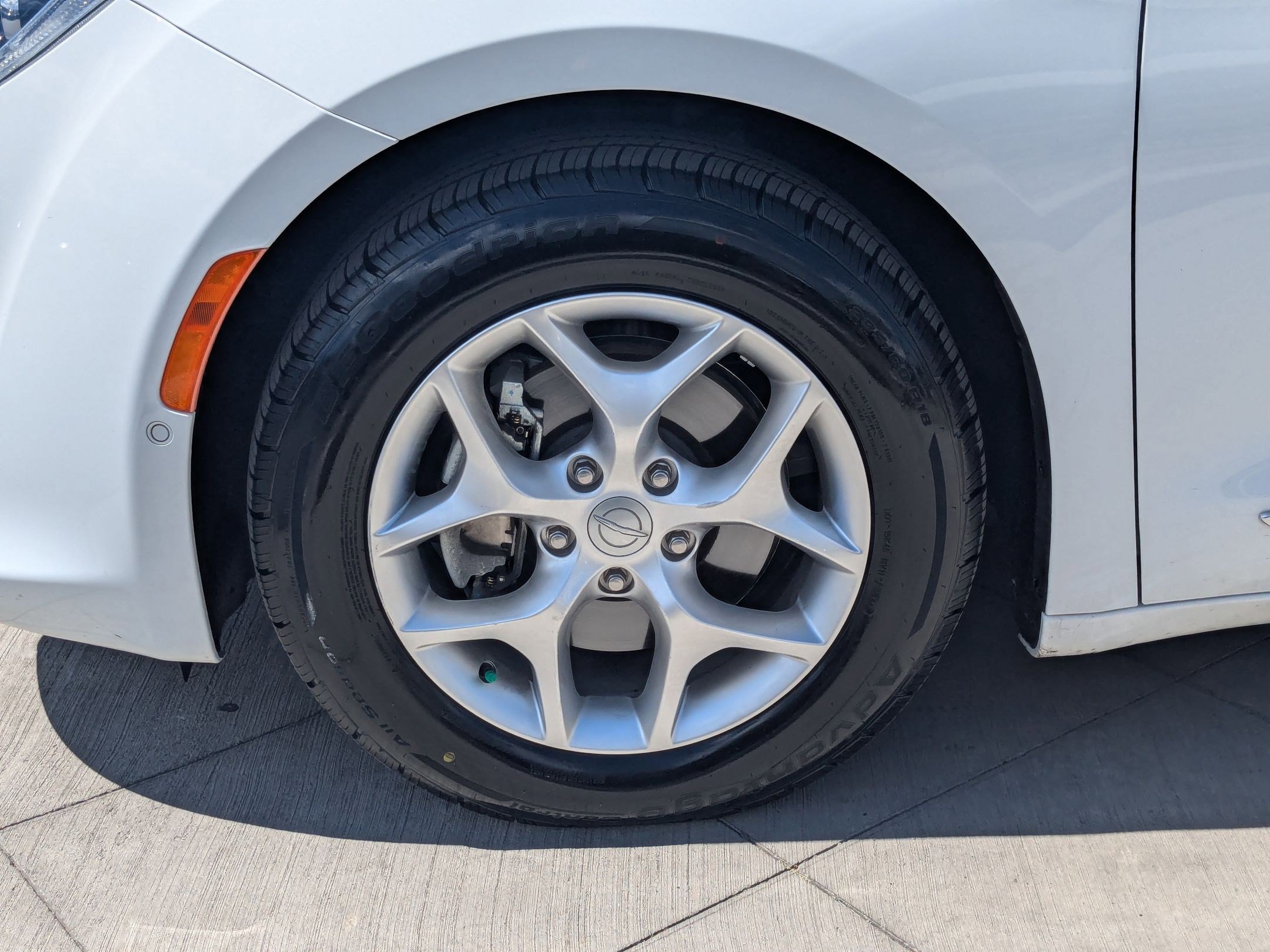 Used 2020 Chrysler Pacifica Limited w/ Advanced Safetytec Group FWD image 12