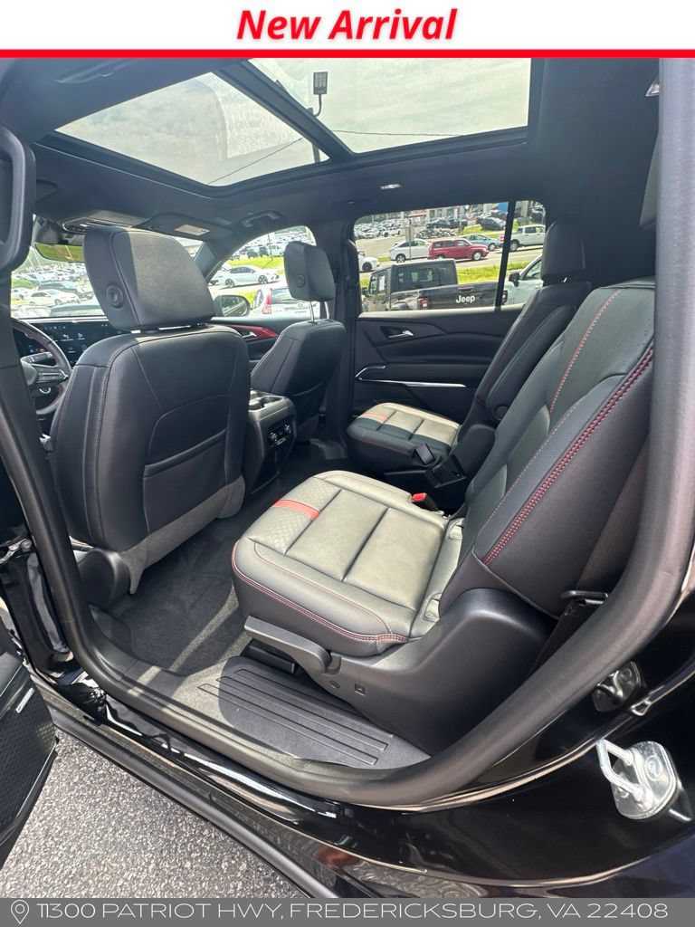 Used 2024 Chevrolet Traverse RS AWD/4WD image 2